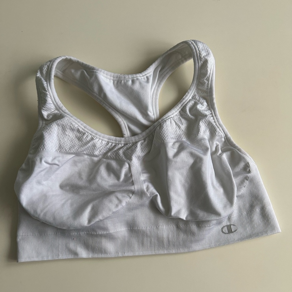Champion High Support Sports Bra - size Large
Color: White